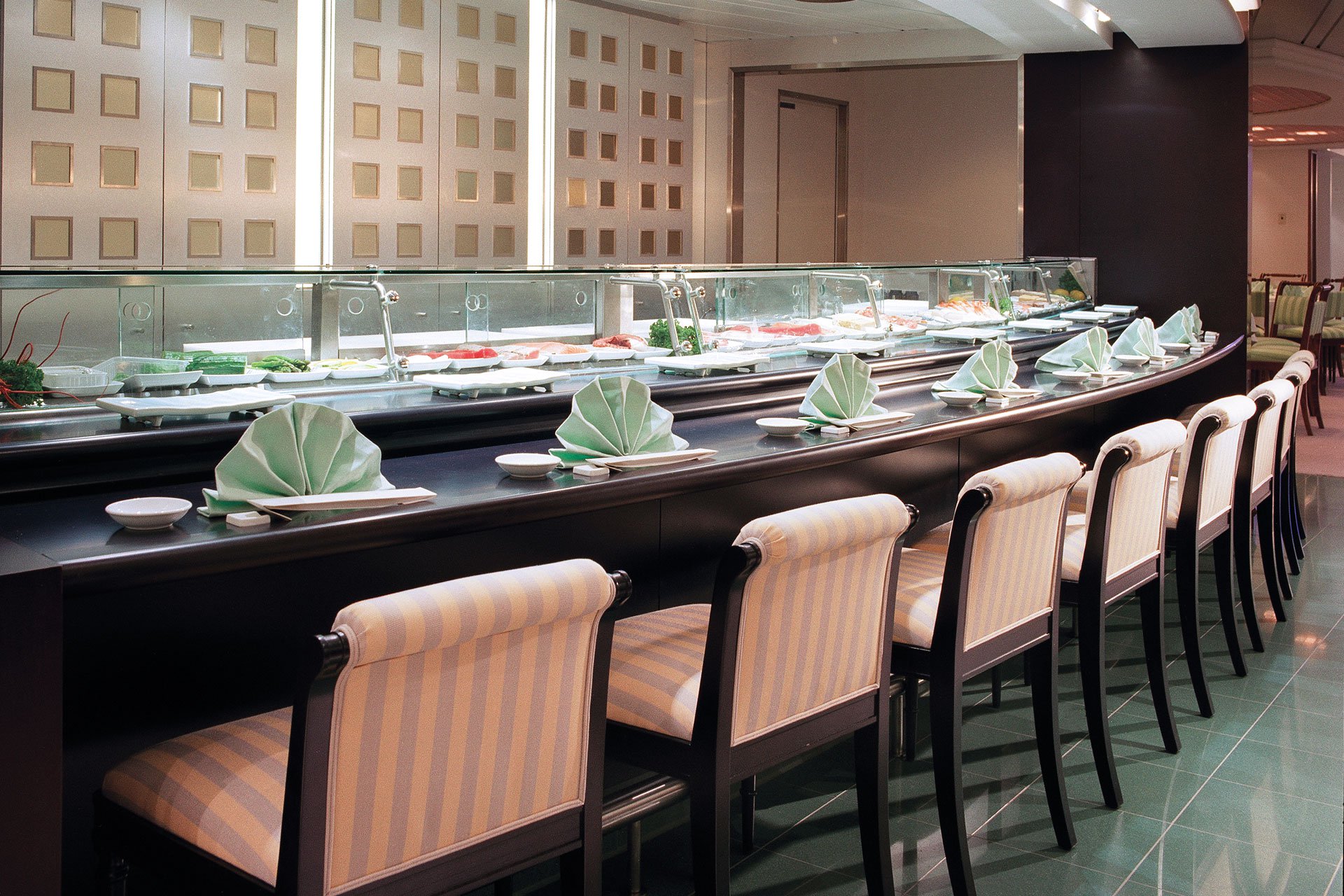 Crystal Cruises - Crystal Serenity - Umi Uma and Sushi Bar.jpg